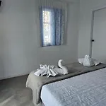 Affittacamere Pleasure Blackbeach Santorini 3*