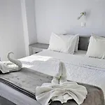 Pleasure Blackbeach Santorini ペリッサ