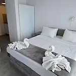ゲストハウス Pleasure Blackbeach Santorini ペリッサ