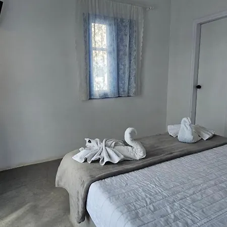 게스트하우스 Pleasure Blackbeach Santorini 3*