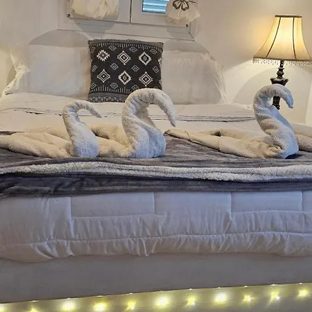 Pleasure Blackbeach Santorini 게스트하우스 페리사