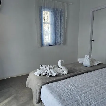 Pleasure Blackbeach Santorini 게스트하우스 3*