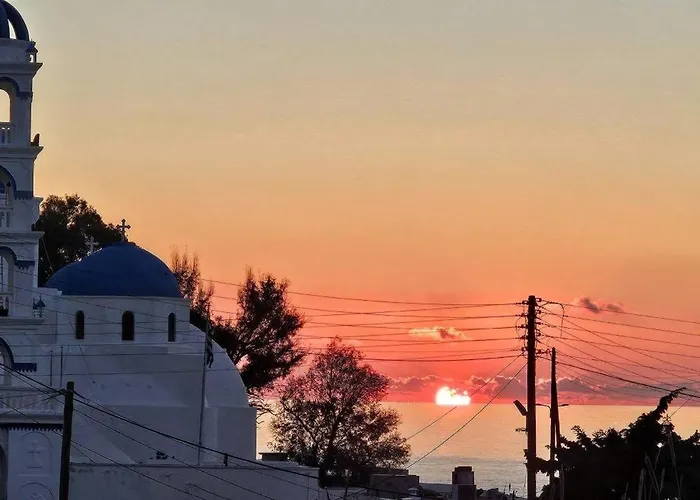 Pleasure Blackbeach Santorini 3* 페리사