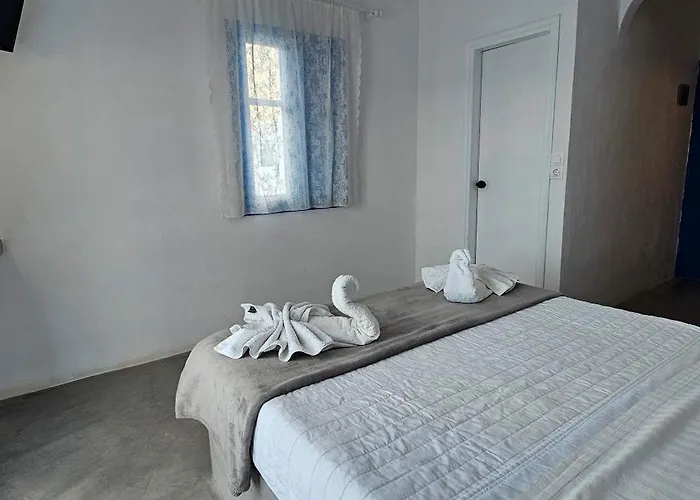 Pleasure Blackbeach Santorini 3* 페리사