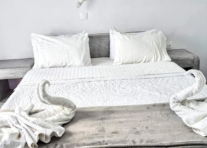 Pleasure Blackbeach Santorini Konukevi 3*