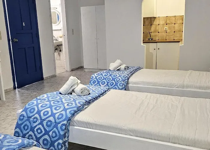 Pleasure Blackbeach Santorini ゲストハウス 3*