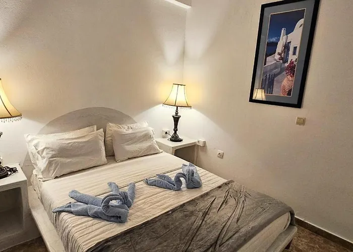 Pleasure Blackbeach Santorini ペリッサ