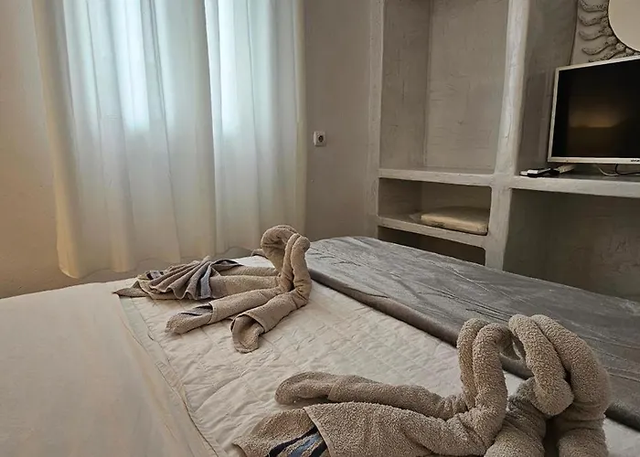 Pleasure Blackbeach Santorini ペリッサ